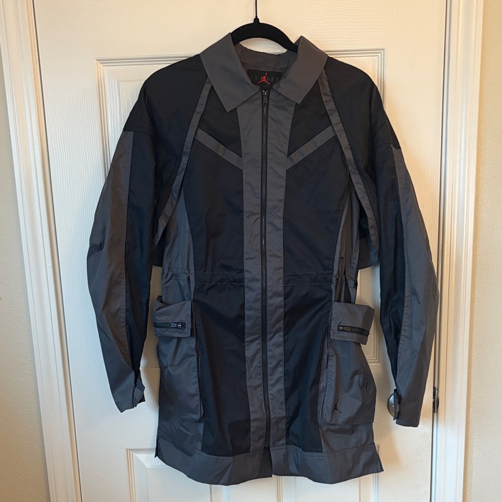 Jordan Women's Black and Gray Utility Jacket - Picture 10 of 13